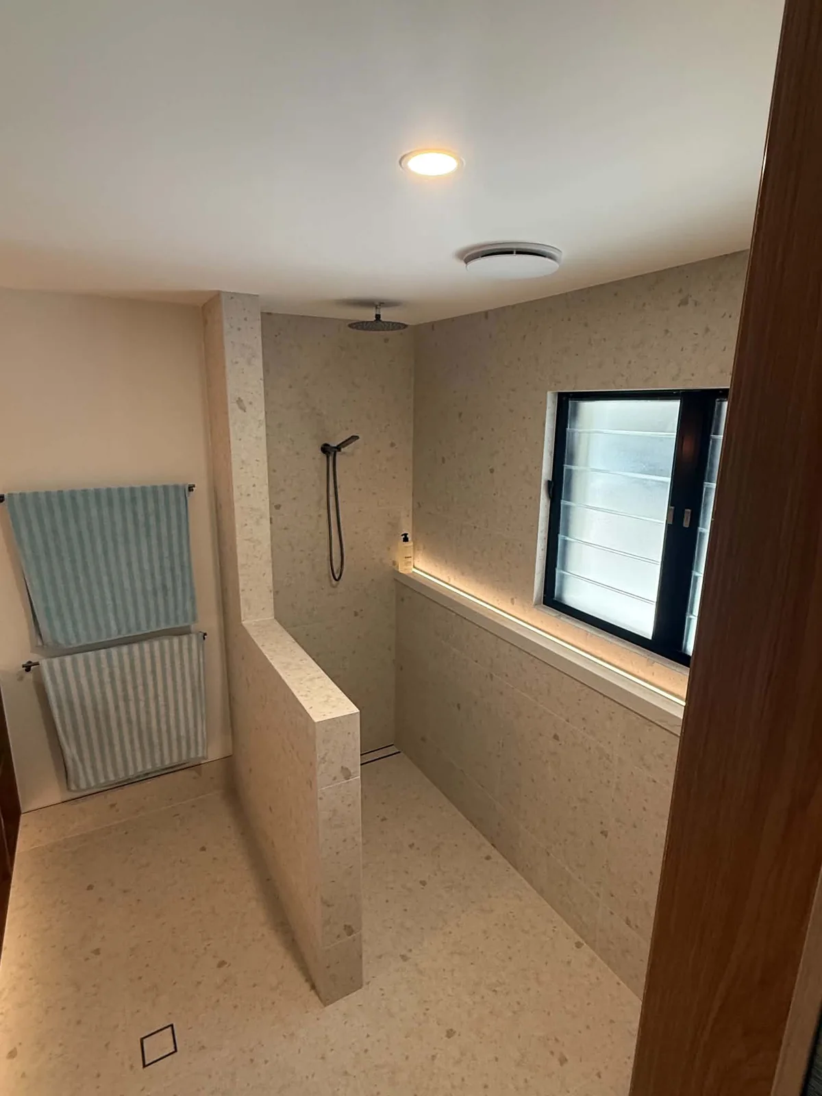 Walk-in shower in terrazzo-look tiles